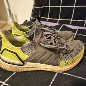 Men’s Adidas UltraBoost 19 Grey Yellow Shoes Sneakers EF1343 Size 9.5